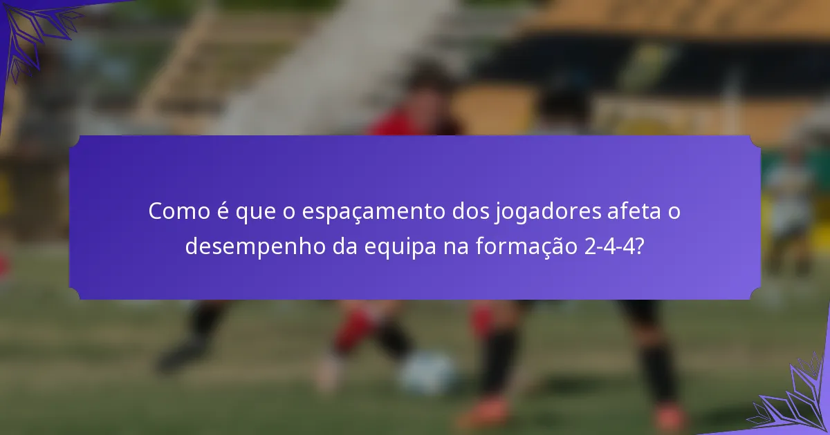 Como é que o espaçamento dos jogadores afeta o desempenho da equipa na formação 2-4-4?
